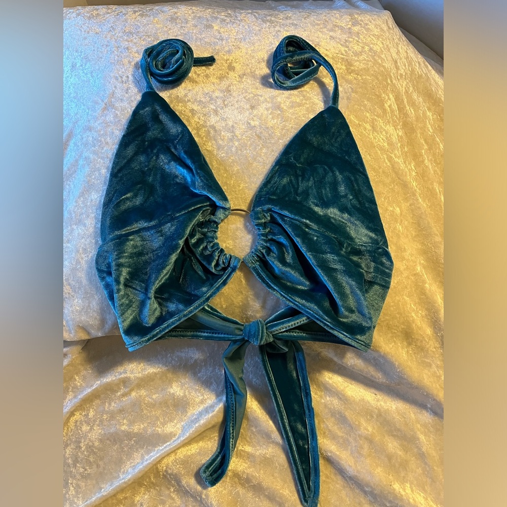 Halter top, stretch velvet